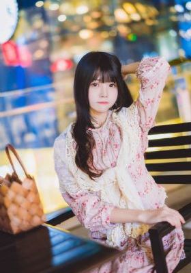 脱衣女郎